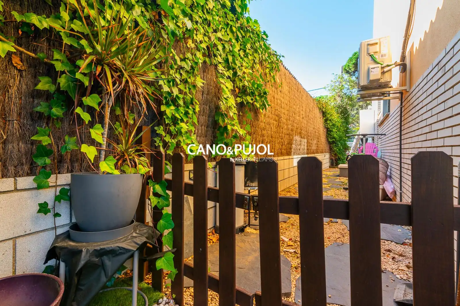 Vista exterior de Casa o chalet en venta en Terrassa con Aire acondicionado, Calefacción y Terraza