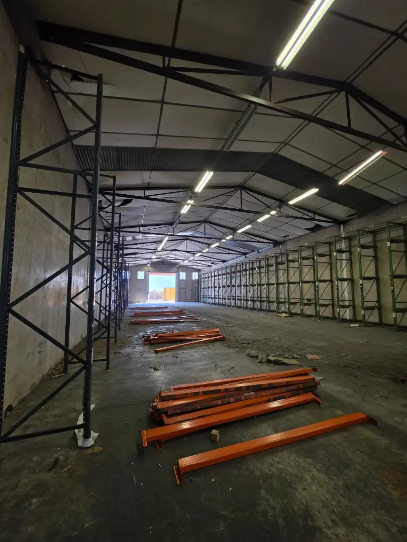 Fabrikhallen zur Miete in Canovelles