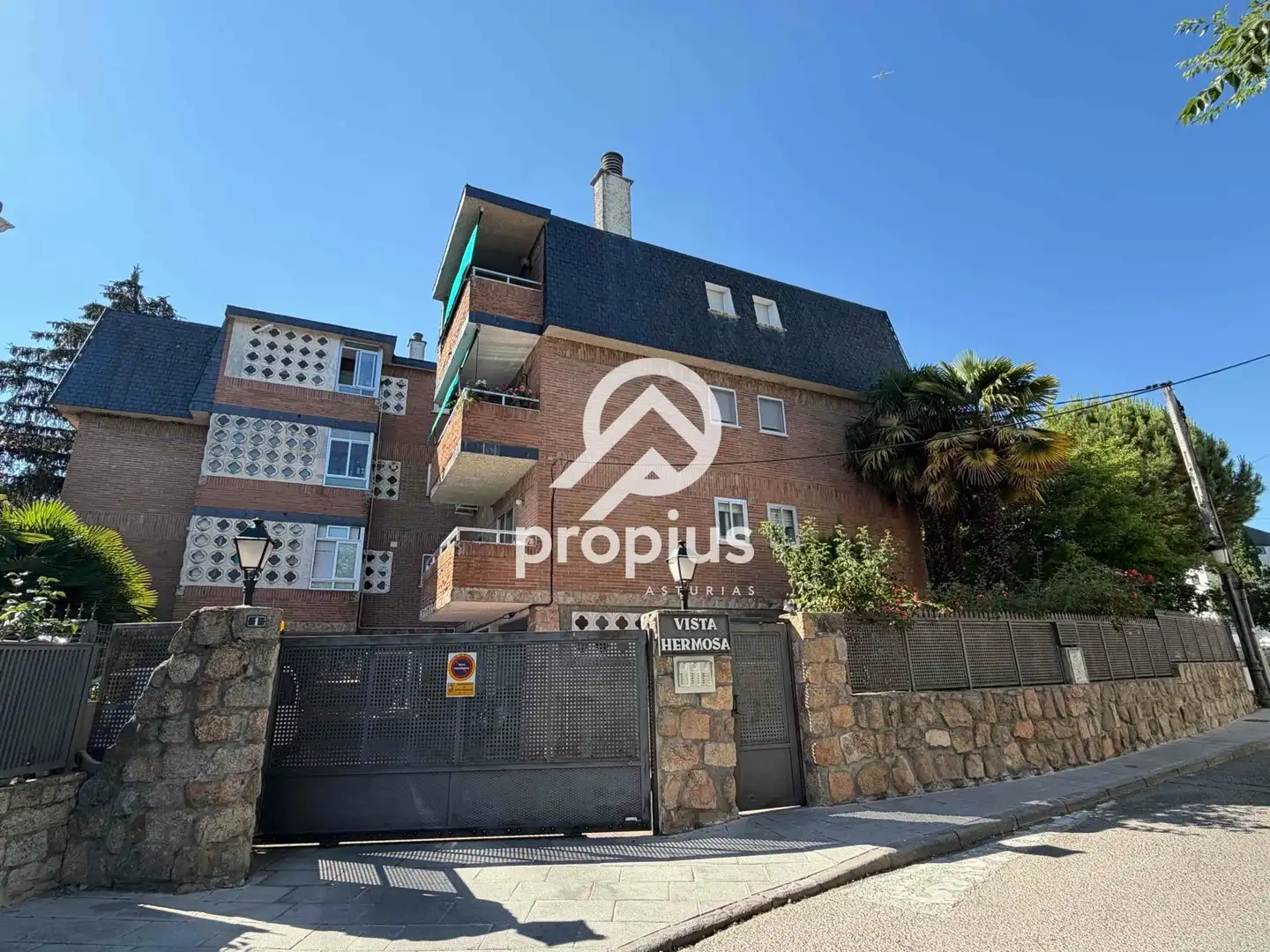 Vista exterior de Piso en venta en Hoyo de Manzanares con Calefacción, Parquet y Terraza