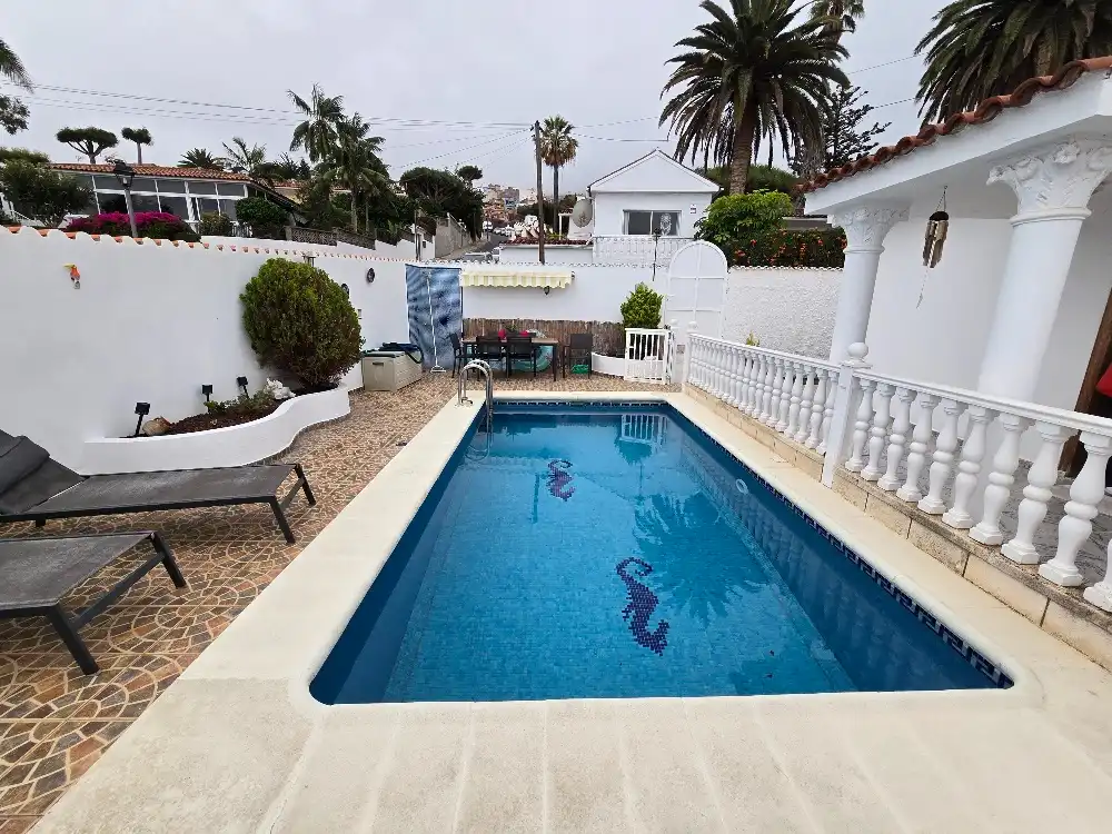 Piscina de Casa o xalet en venda en La Orotava amb Jardí privat, Terrassa i Traster