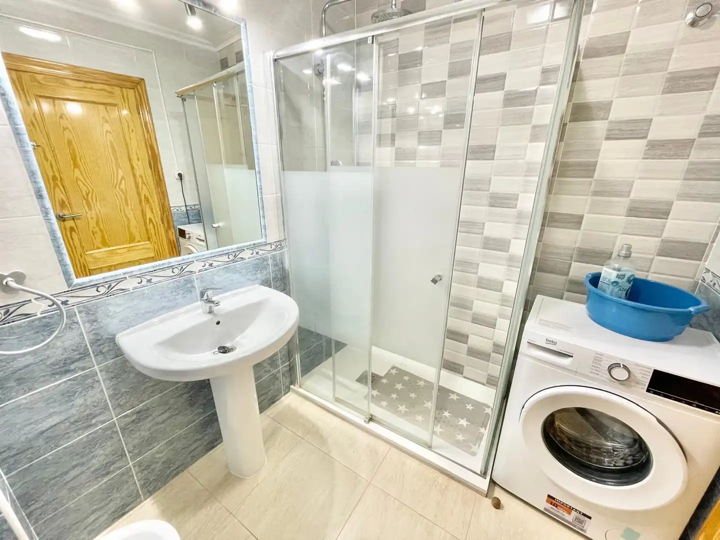 Bany de Apartament de lloguer en Los Alcázares amb Aire condicionat, Traster i Moblat