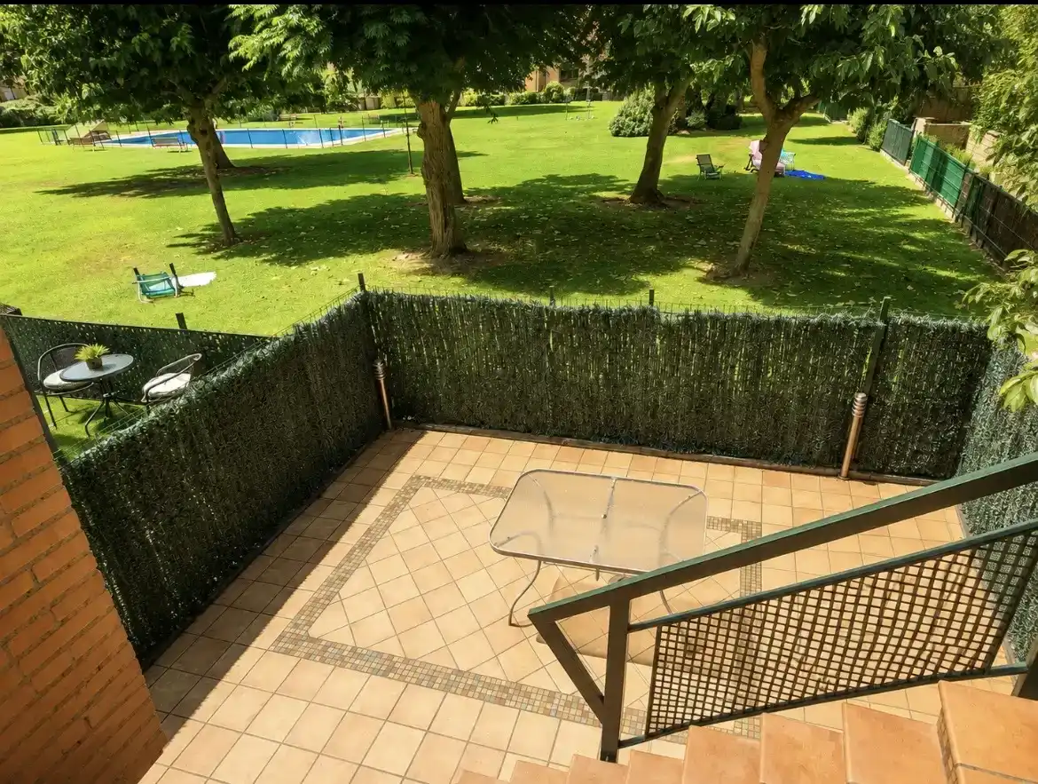 Terrassa de Casa o xalet en venda en Lardero amb Aire condicionat, Piscina i Balcó