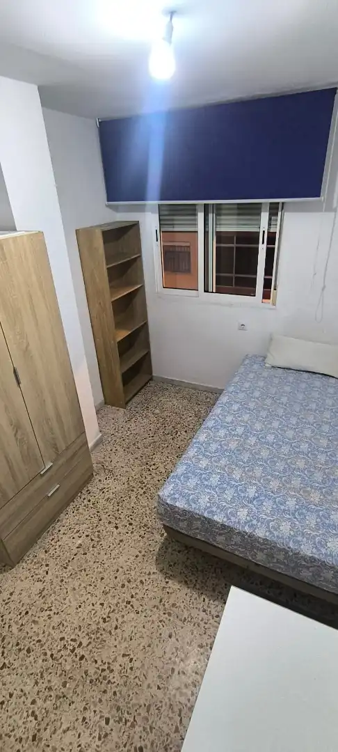 Habitación de Piso de alquiler en Almería con Aire acondicionado, Terraza y Amueblado