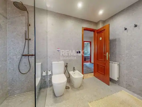 Baño de Casa adosada en venta en Vigo  con Calefacción, Jardín privado y Terraza