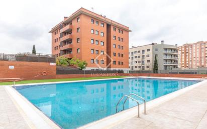 Piscina de Pis en venda en Sant Feliu de Llobregat amb Calefacció, Jardí privat i Parquet