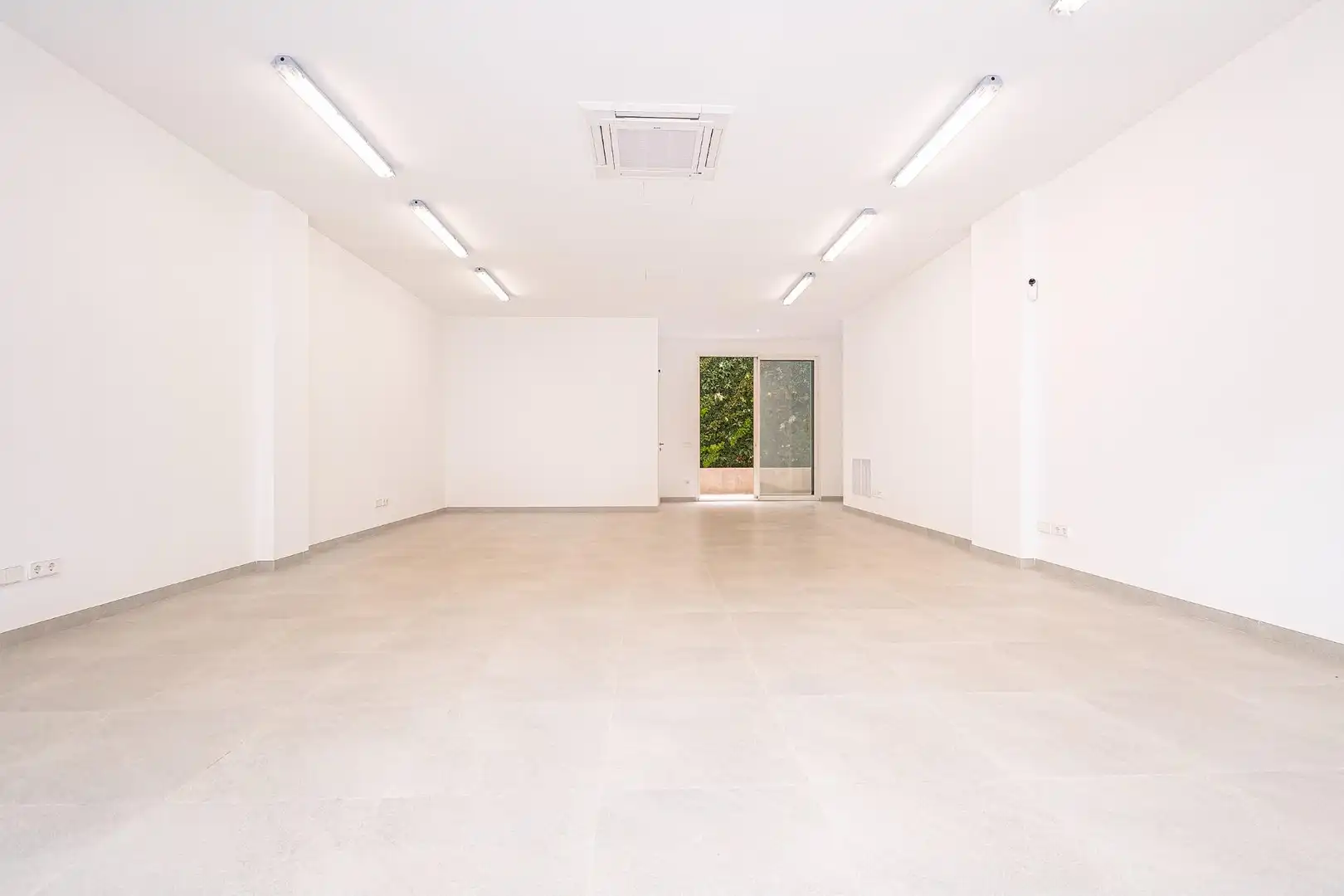 Business premises for sale in Carrer de Fra Luis de León, imagen 7