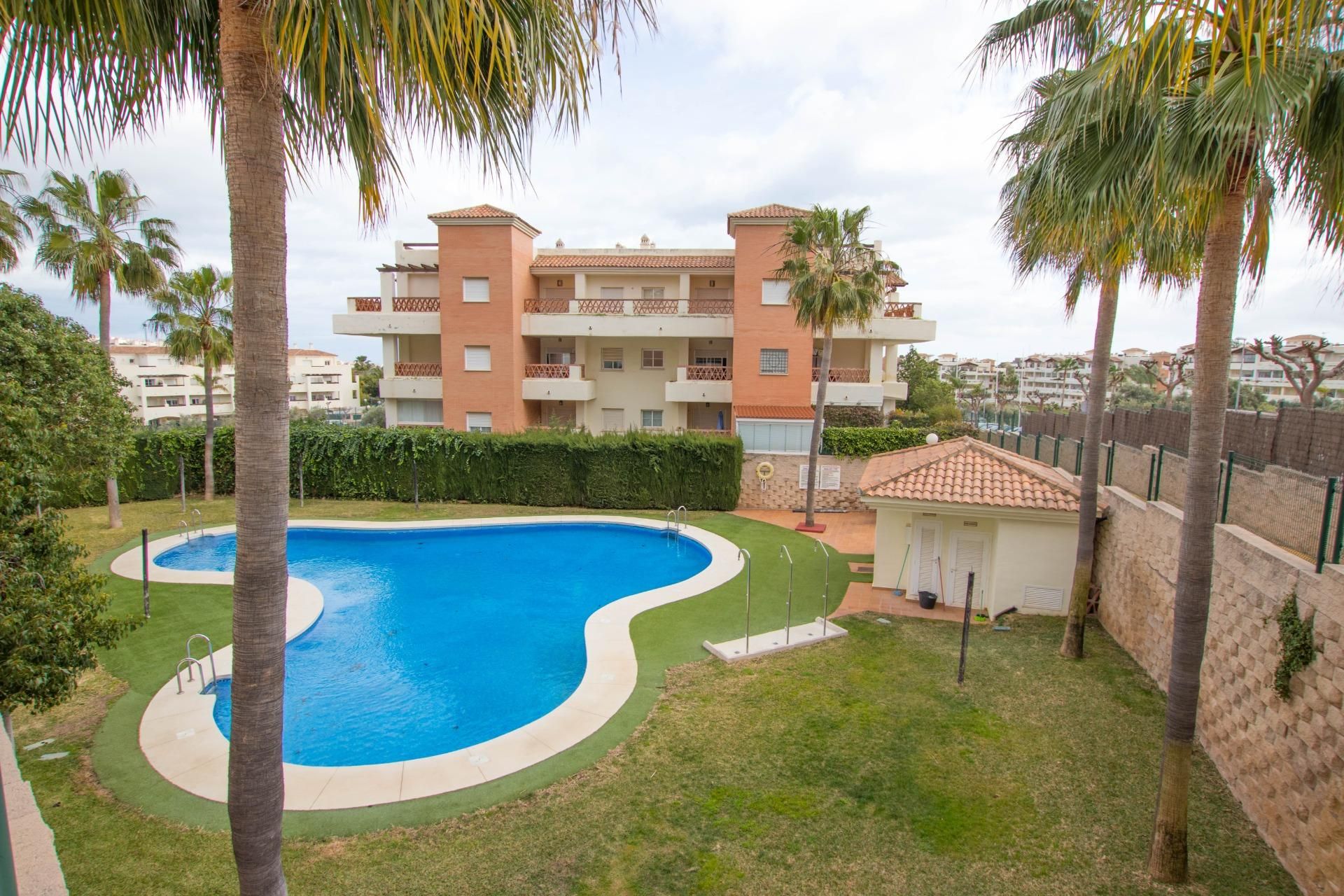 Swimming pool of Box room for sale in Benalmádena