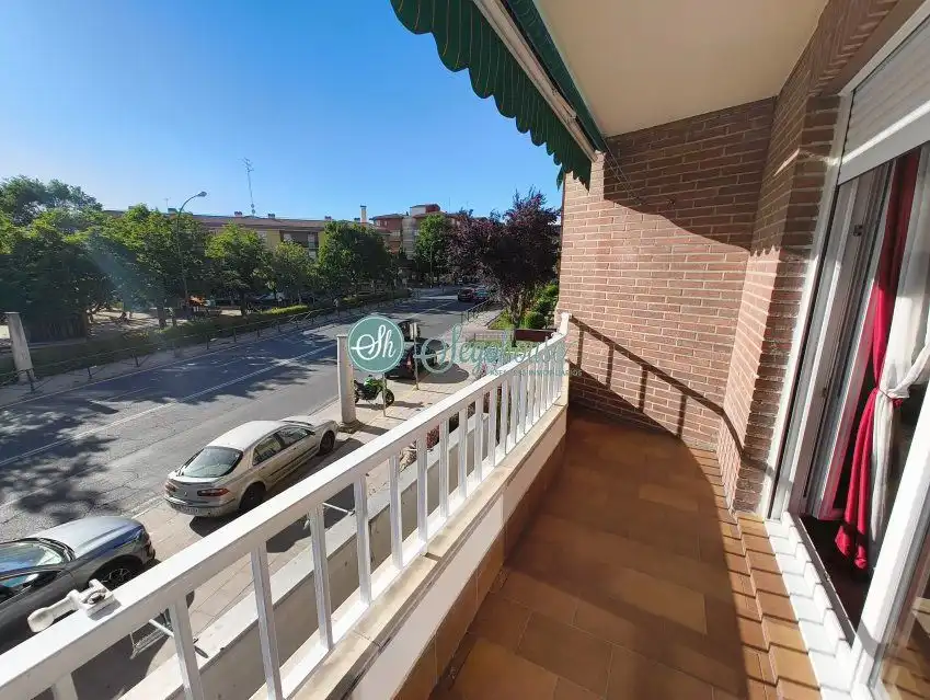 Vista exterior de Pis de lloguer en Segovia amb Calefacció, Terrassa i Balcó