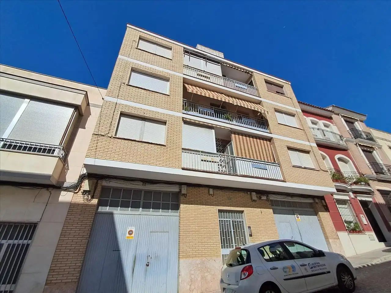 Außenansicht von Wohnung zum Verkauf in Puente Genil mit Balkon