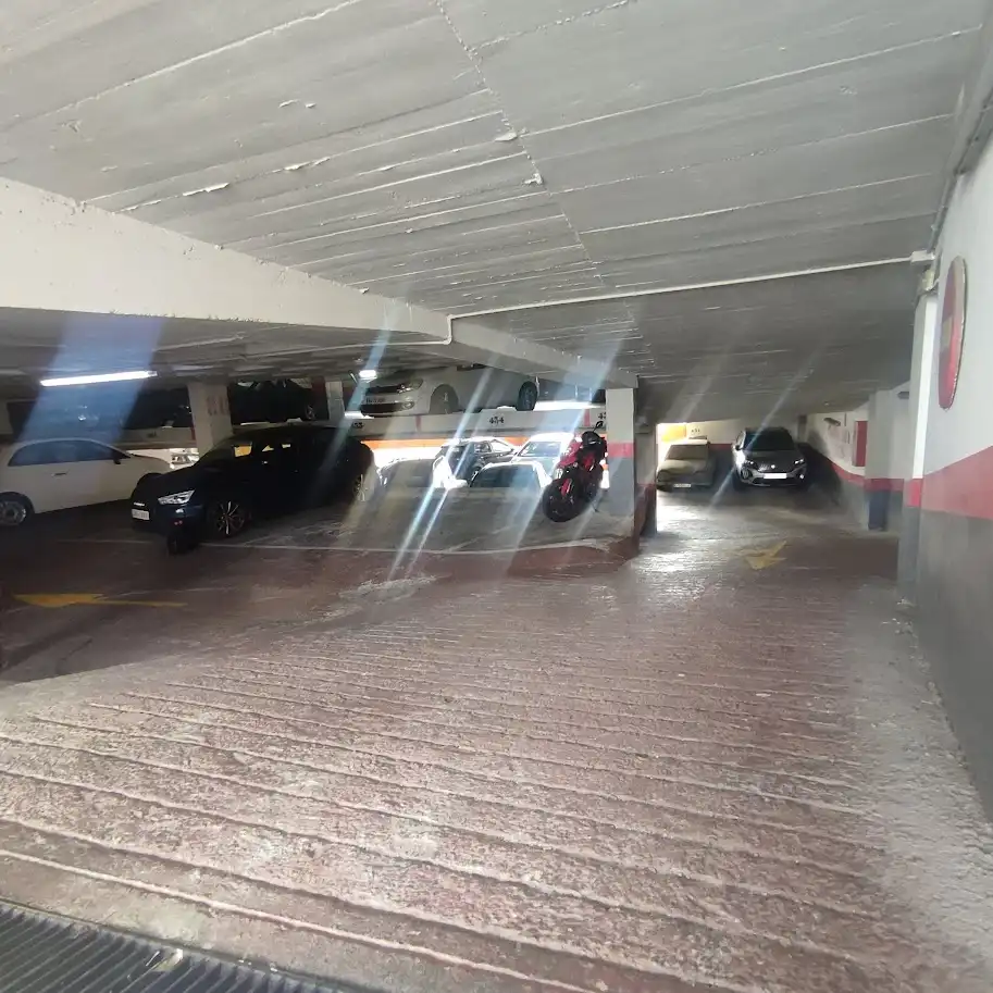 Aparcament de Garatge en venda en Barcelona amb Alarma