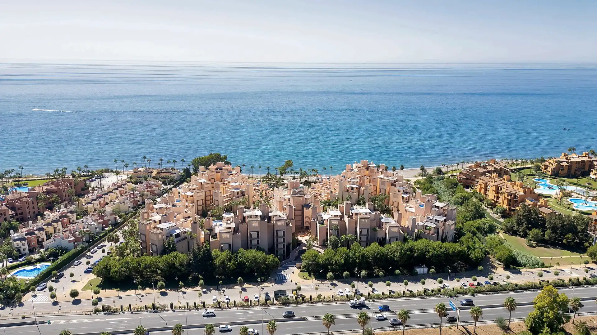 Vista exterior de Àtic de lloguer en Estepona amb Terrassa