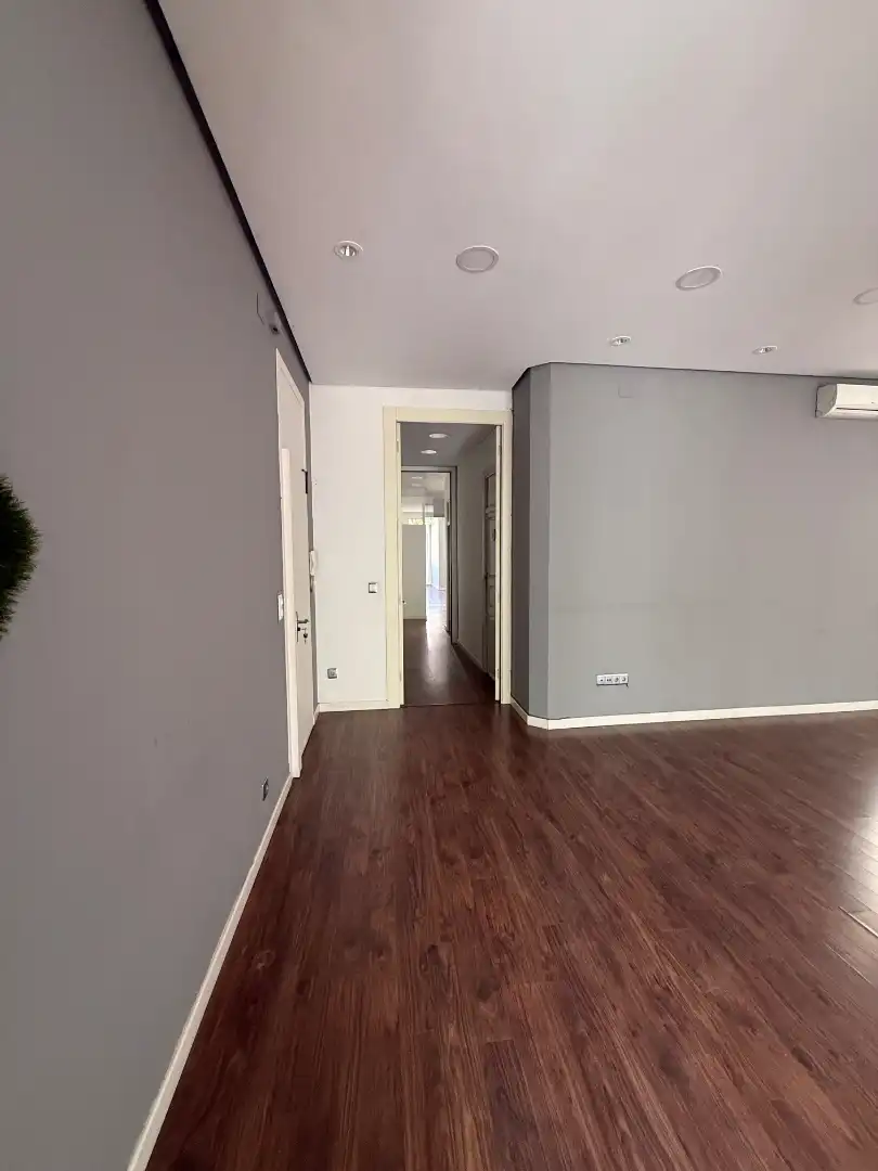Büro zur Miete in Valencia mit Klimaanlage, Heizung und Balkon