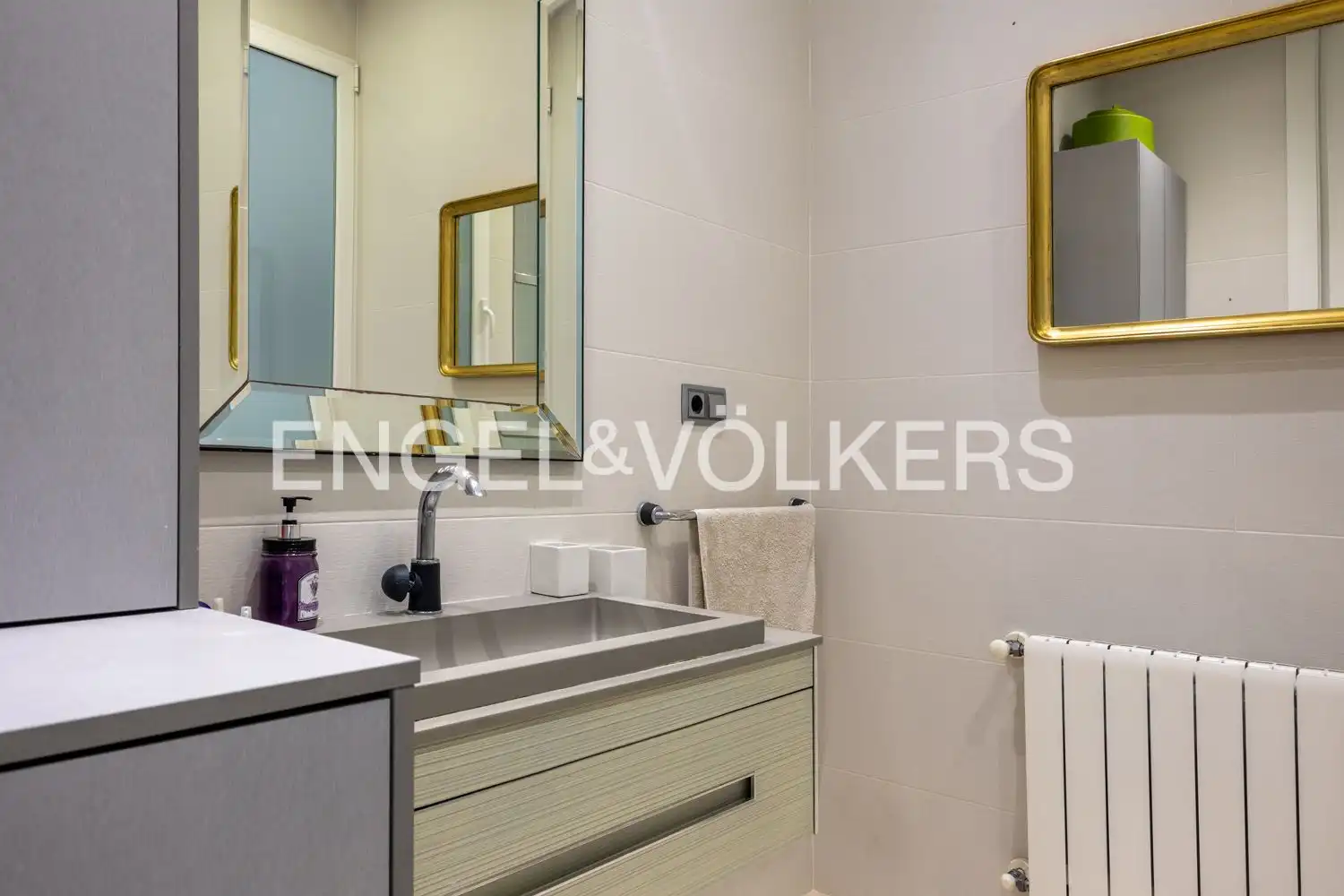 Baño de Piso en venta en Valencia con Aire acondicionado, Calefacción y Balcón