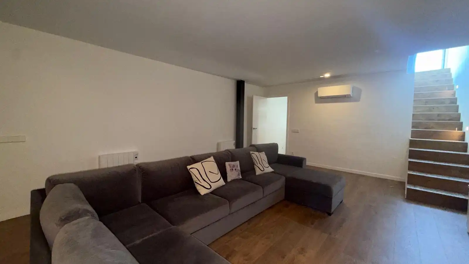 Sala de estar de Casa adosada en venta en Begur con Aire acondicionado, Calefacción y Terraza