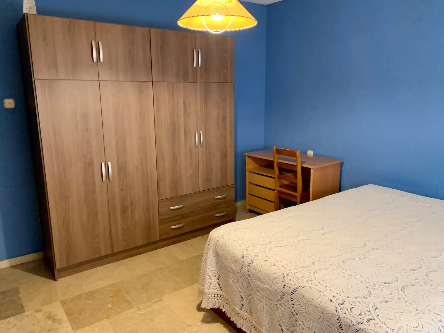 Habitación de Piso de alquiler en Granada con Aire acondicionado, Calefacción y Amueblado