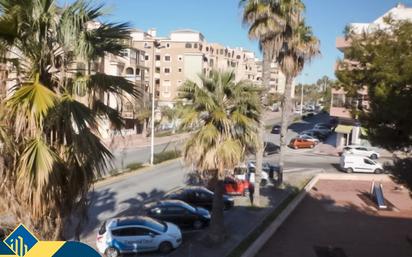 Vista exterior de Pis en venda en Torrevieja amb Aire condicionat i Terrassa
