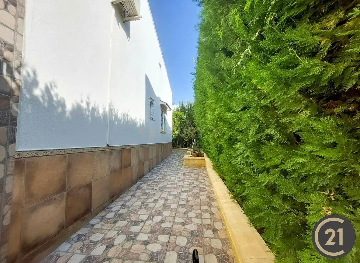 Vista exterior de Casa o xalet en venda en Espartinas amb Aire condicionat, Jardí privat i Traster