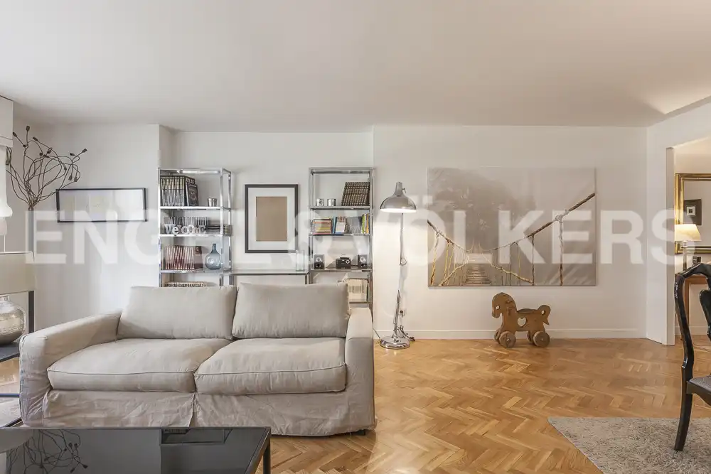Living room of Flat for rent in Madrid  with Air Conditioner, Heating and Private garden