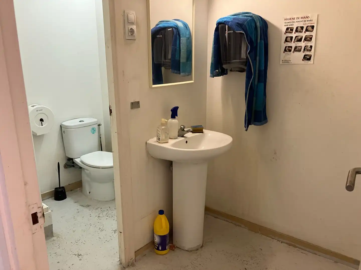 Bathroom of Detached homes for sale in Terrassa