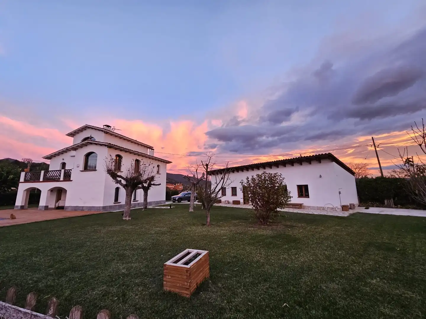 Vista exterior de Finca rústica en venda en La Vall d'en Bas amb Calefacció, Terrassa i Piscina