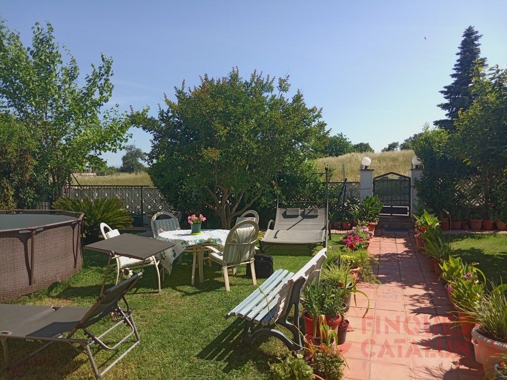 Jardí de Casa o xalet en venda en Vilobí d'Onyar