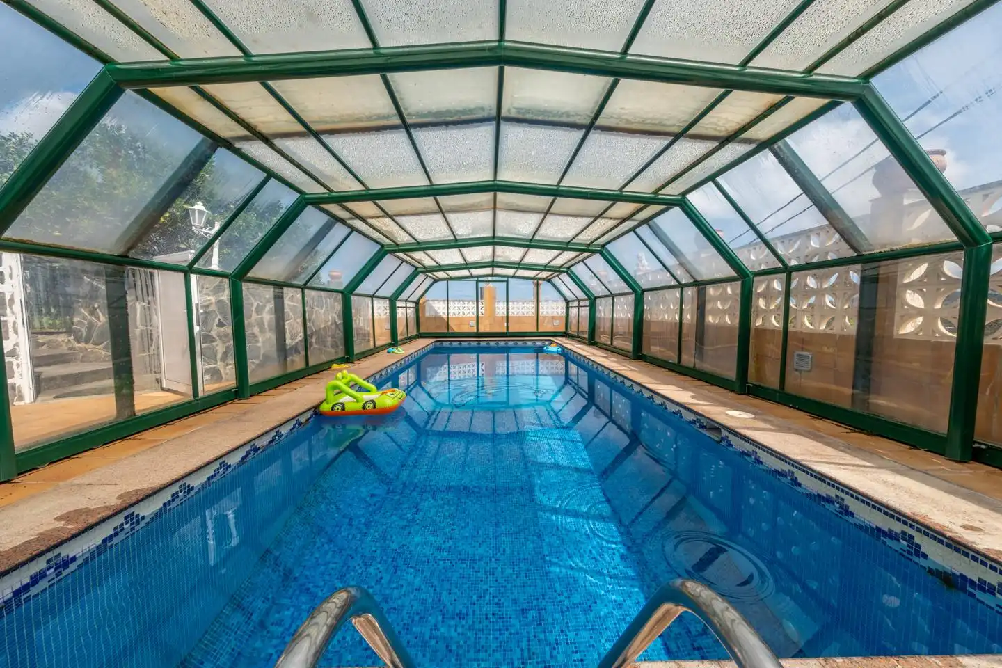 Piscina de Casa o xalet en venda en Arucas