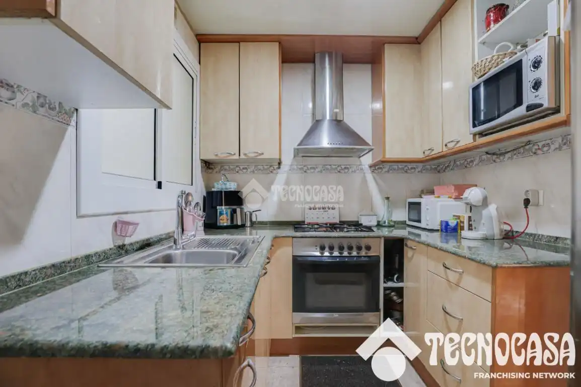 Cocina de Piso en venta en Santa Coloma de Gramenet