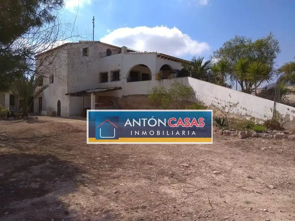 Finca rústica en venda a Novelda