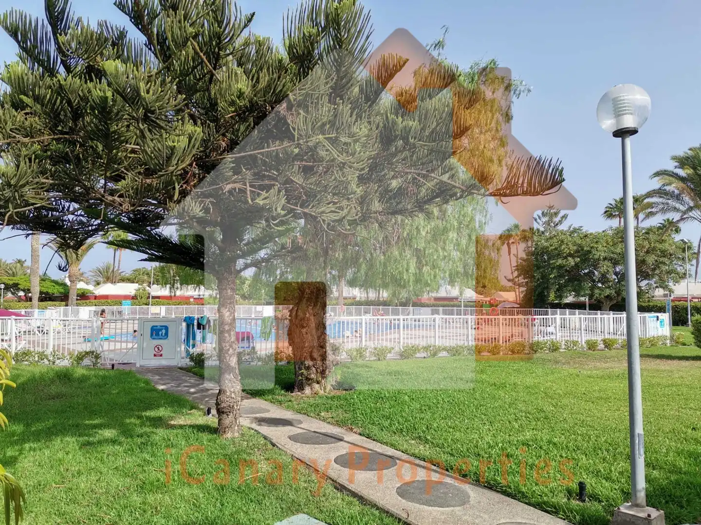Vista exterior de Casa adosada de alquiler en San Bartolomé de Tirajana con Aire acondicionado, Jardín privado y Terraza
