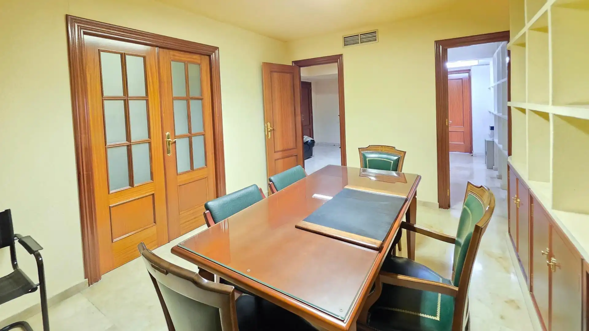 Esszimmer von Büro zum Verkauf in Jaén mit Klimaanlage