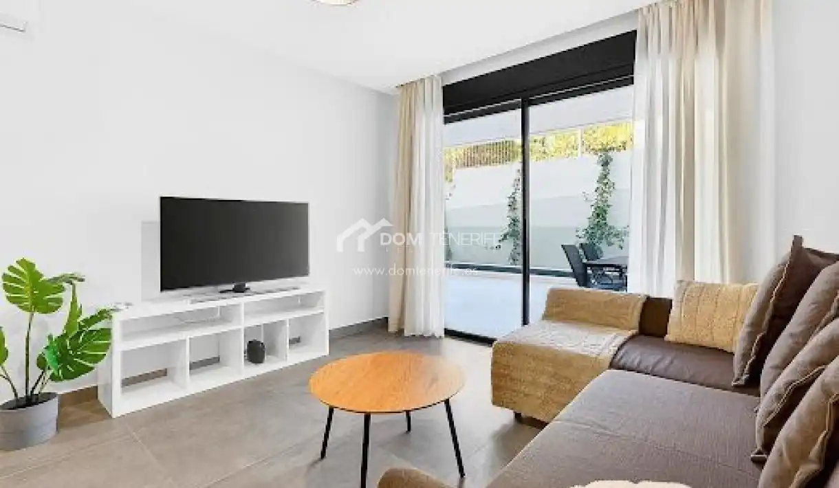 Sala de estar de Piso en venta en Adeje con Aire acondicionado, Terraza y Trastero