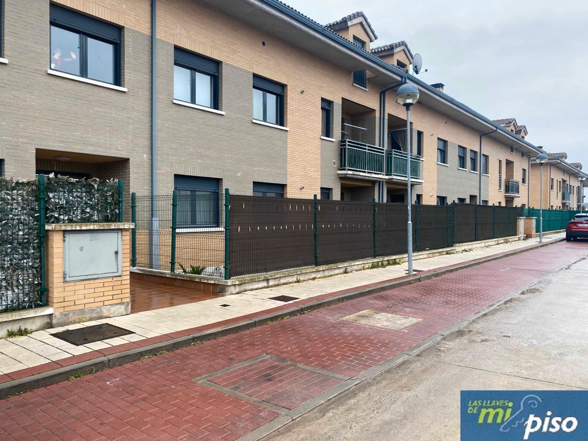 Vista exterior de Àtic en venda en Fuensaldaña amb Aire condicionat, Calefacció i Parquet