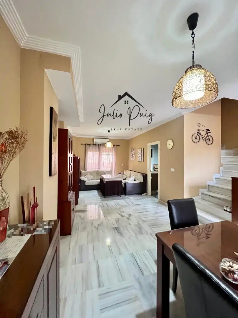 Vista exterior de Casa o chalet en venta en Coria del Río con Terraza, Trastero y Amueblado