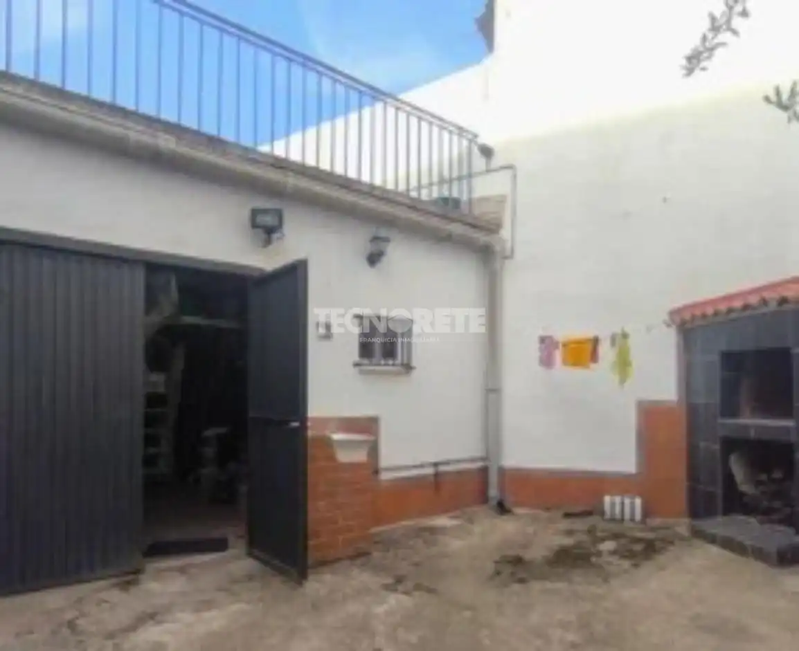 Casa adosada en venda a Lillo