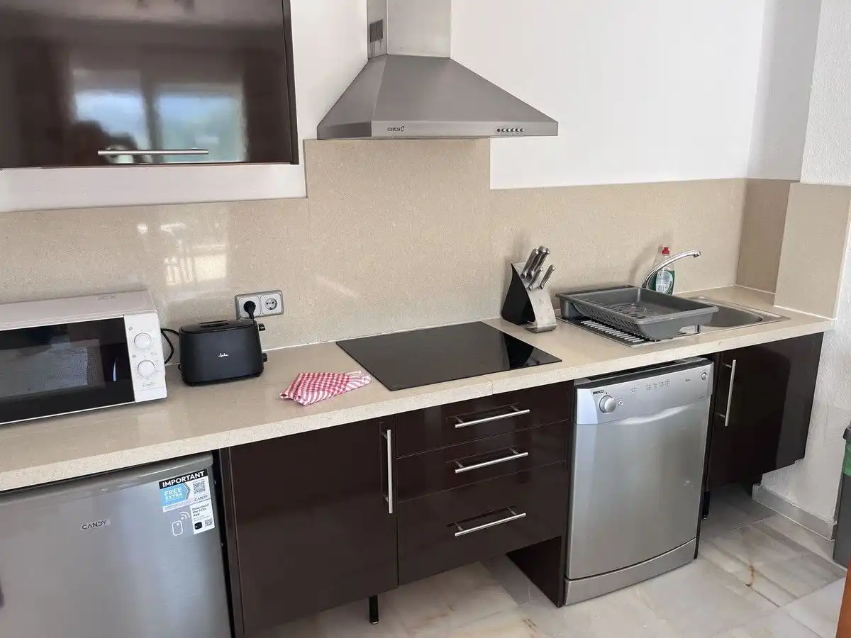Cuina de Apartament de lloguer en Estepona amb Calefacció, Terrassa i Moblat