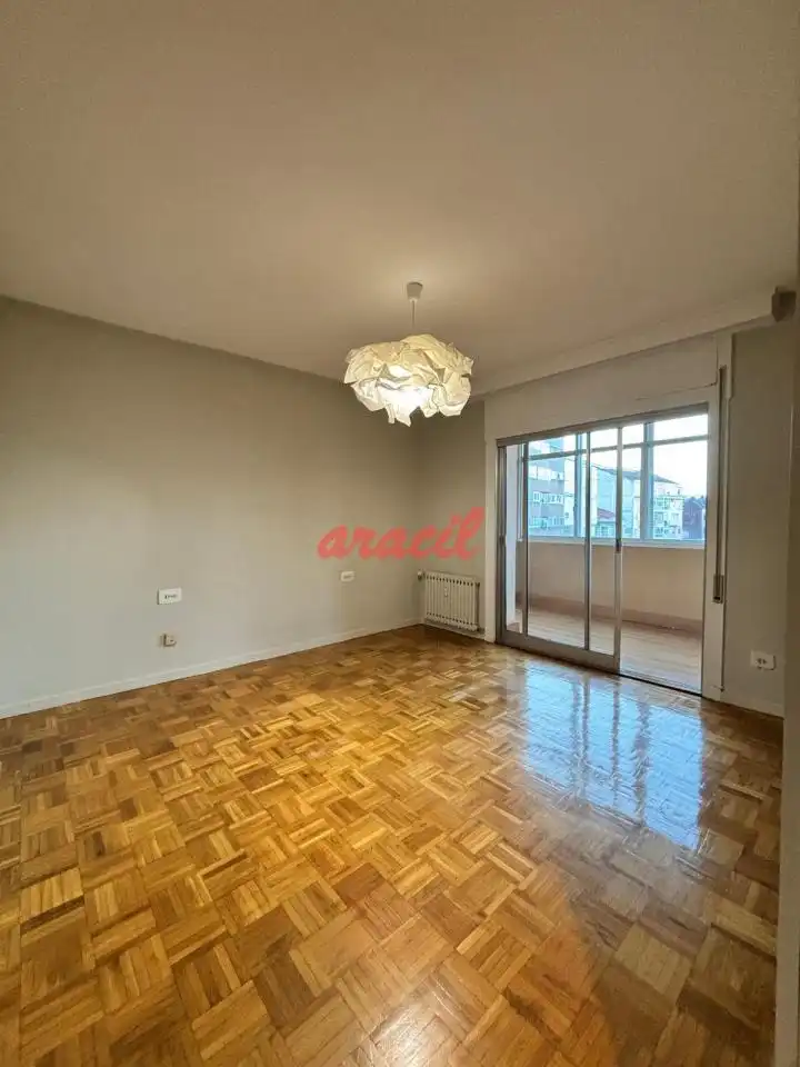 Schlafzimmer von Wohnung zur Miete in Ourense Capital  mit Heizung und Terrasse