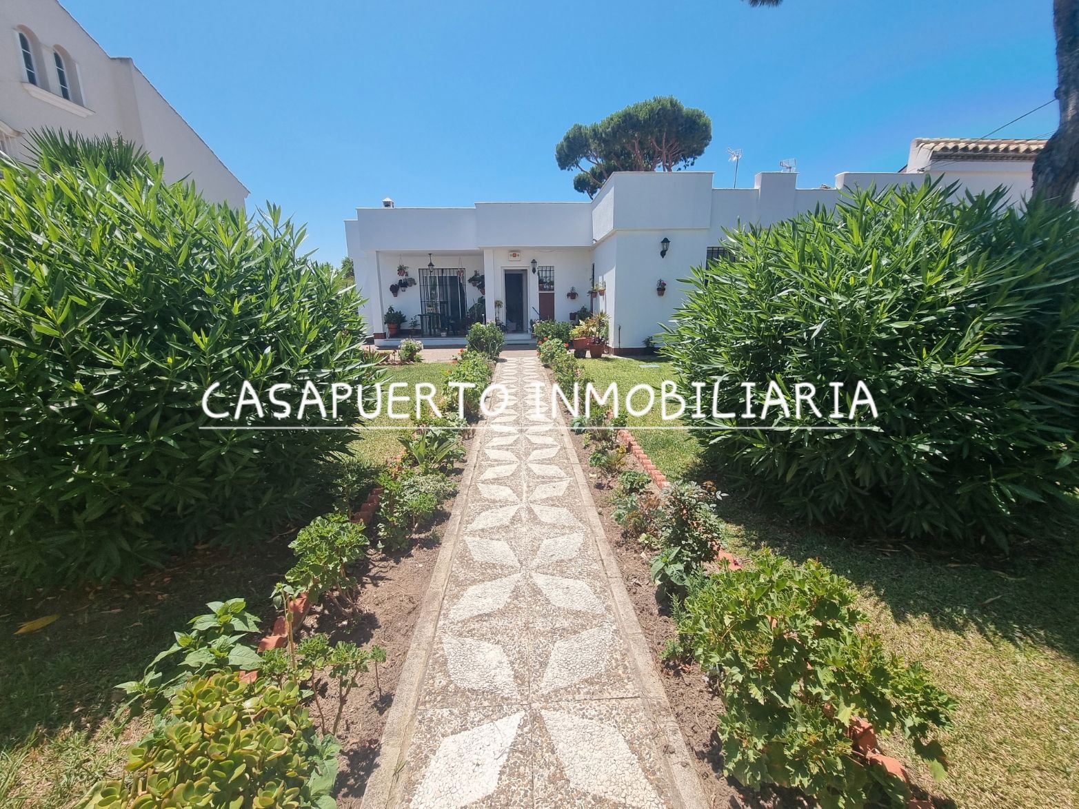 Exterior view of House or chalet to rent in El Puerto de Santa María  with Air Conditioner, Private garden and Storage room