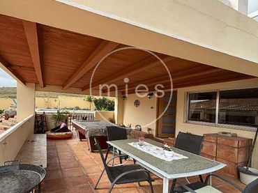 Villa avec piscine à vendre à URBANIZACIÓN ALTURY 0