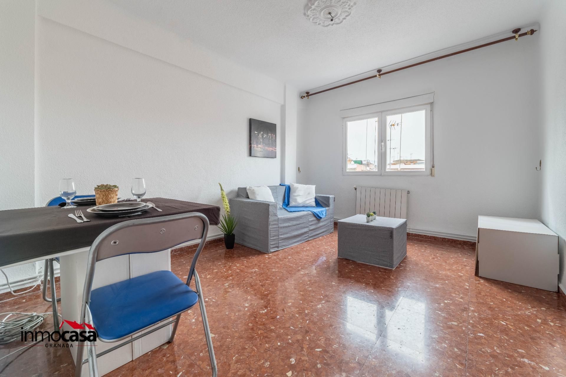 Living room of Flat for sale in  Granada Capital  with Air Conditioner and Alarm