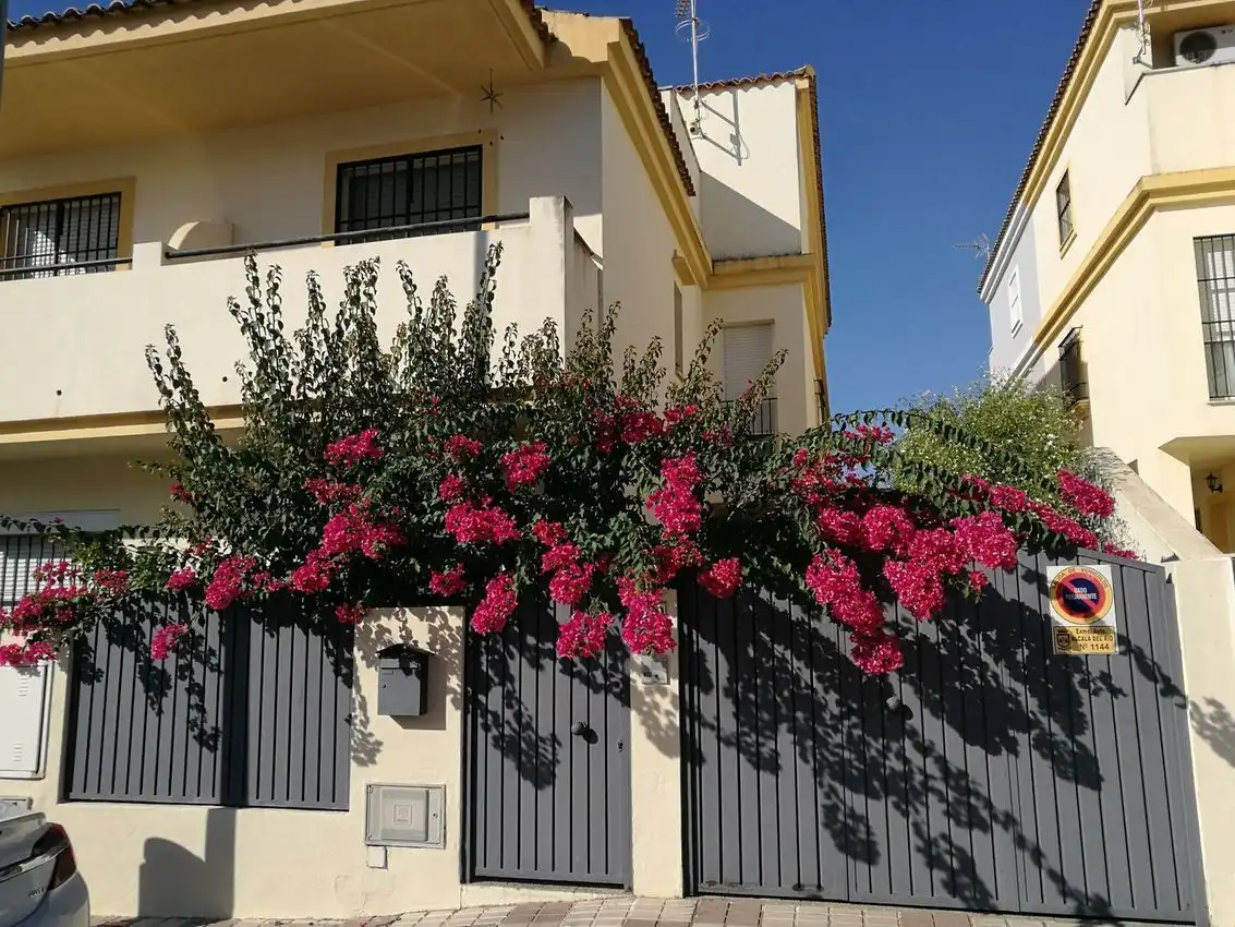 Jardín de Casa adosada en venta en Alcalá del Río con Aire acondicionado y Trastero