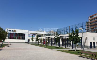 Vista exterior de Pis en venda en Fuenlabrada amb Calefacció, Piscina i Piscina comunitària