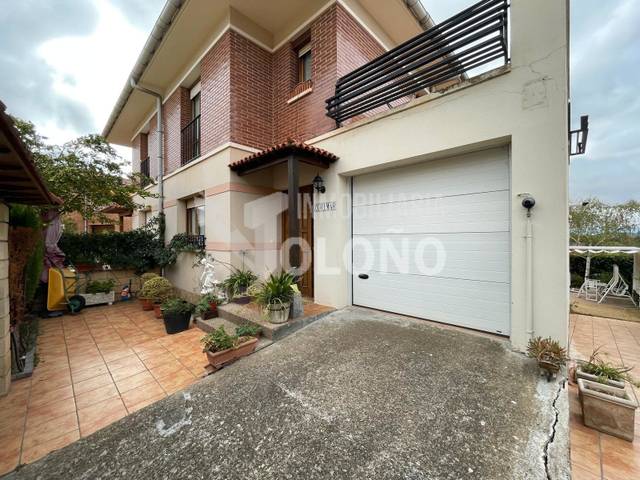 Casa adosada en Venta en Solagñen Kalea en Labastida / Bastida