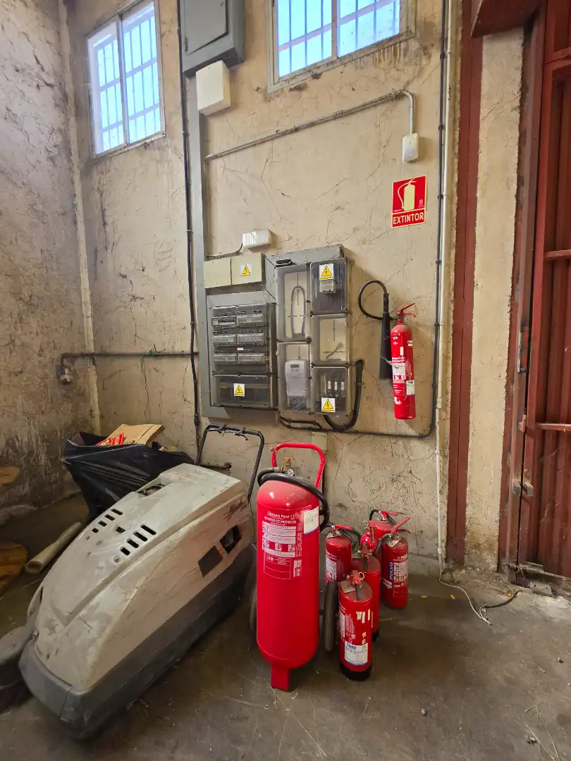 Fabrikhallen zur Miete in Canovelles
