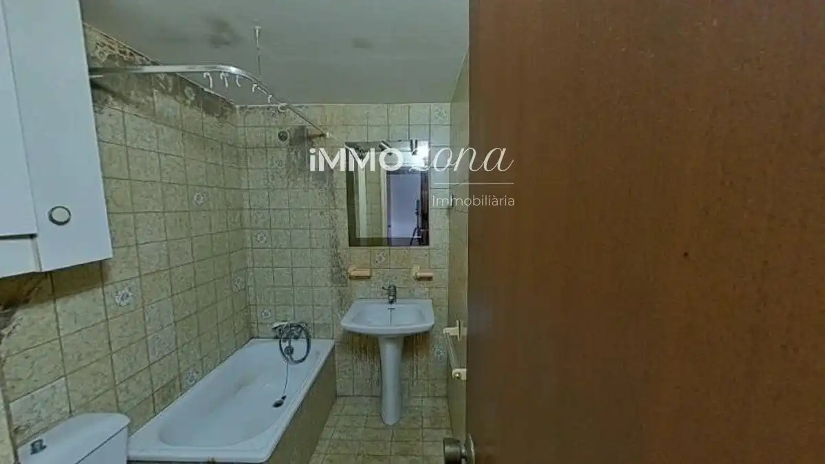 Habitación de Apartamento en venta en Urbanitzacions