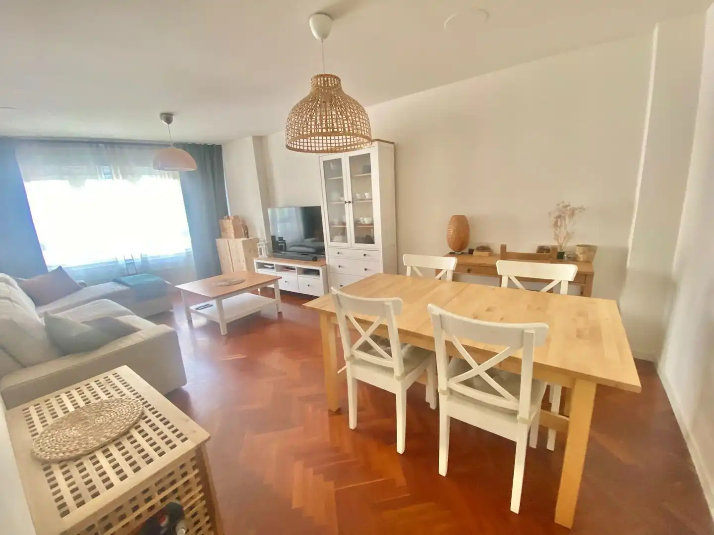 Sala d'estar de Pis en venda en Arteixo amb Calefacció, Parquet i Traster