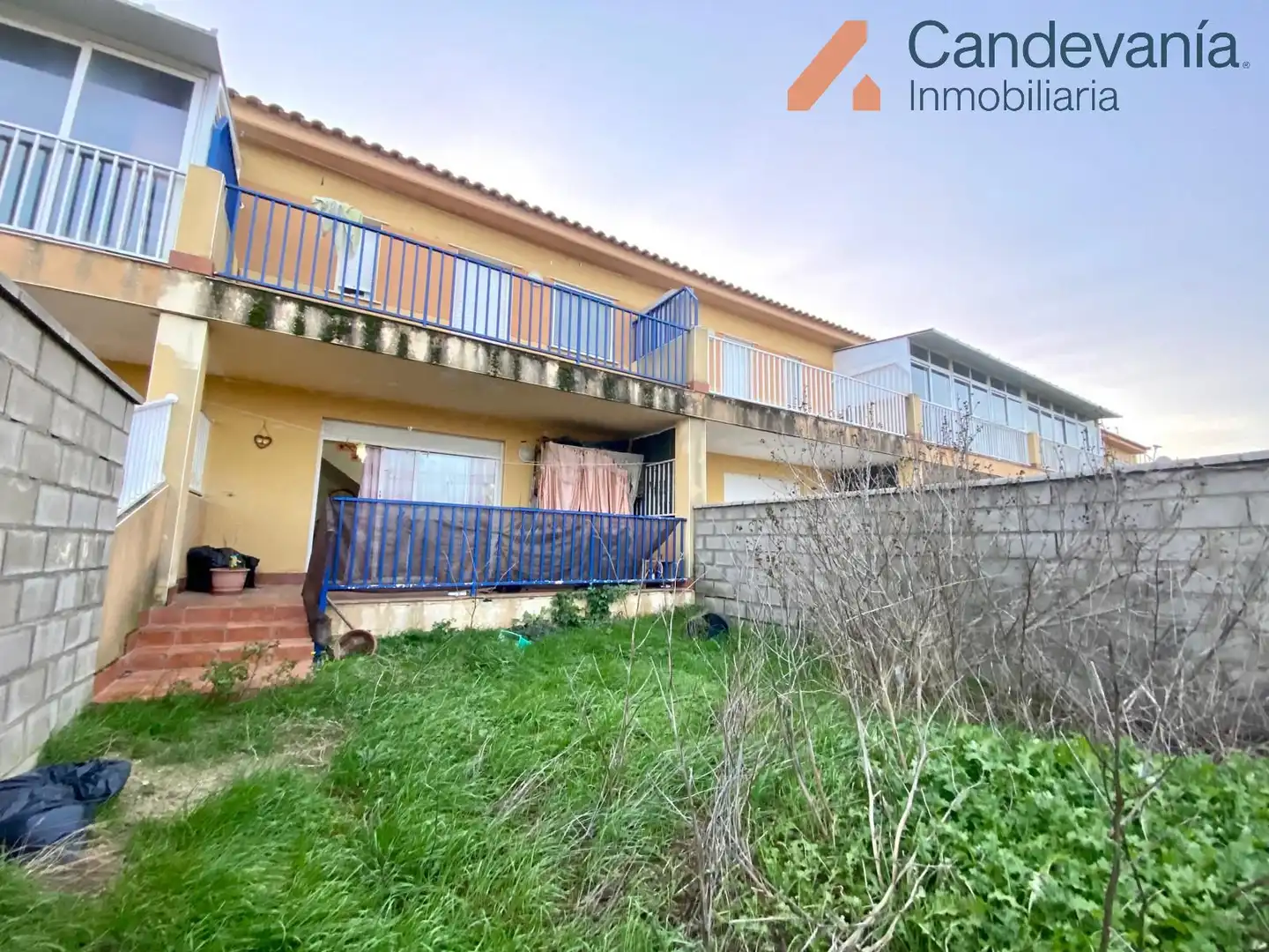 Vista exterior de Casa adosada en venta en Las Pedrosas con Aire acondicionado, Calefacción y Jardín privado