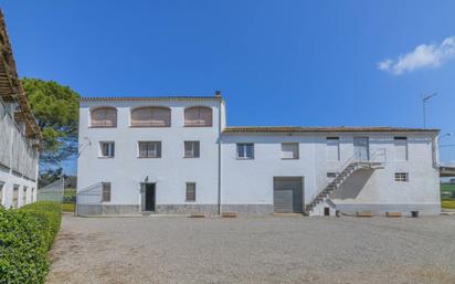 Vista exterior de Finca rústica en venda en Manresa amb Jardí privat, Terrassa i Piscina