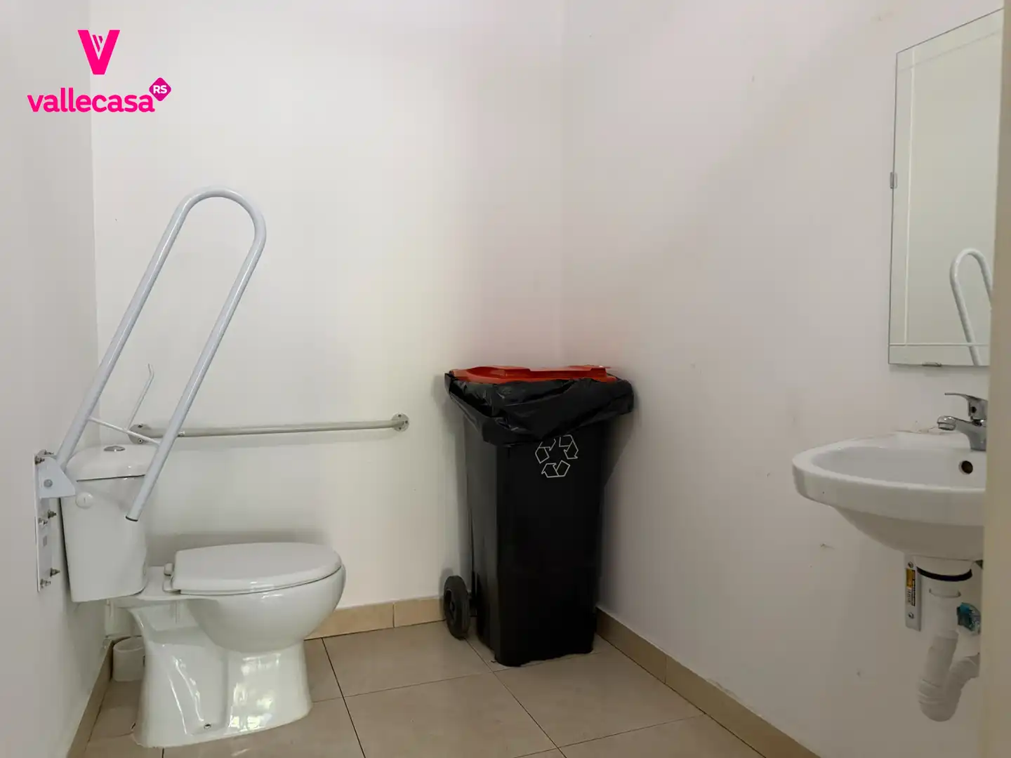 Badezimmer von Geschaftsraum zur Miete in Madrid mit Klimaanlage