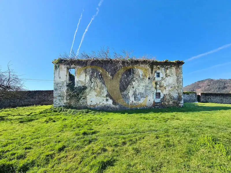 Vista exterior de Casa o chalet en venta en Las Regueras   con Jardín privado