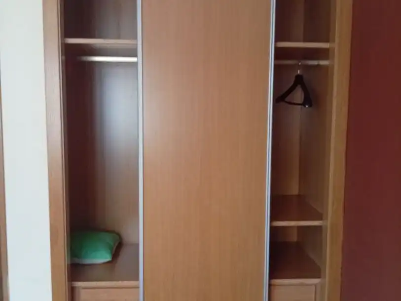 Dormitori de Pis en venda en León Capital  amb Calefacció, Parquet i Terrassa